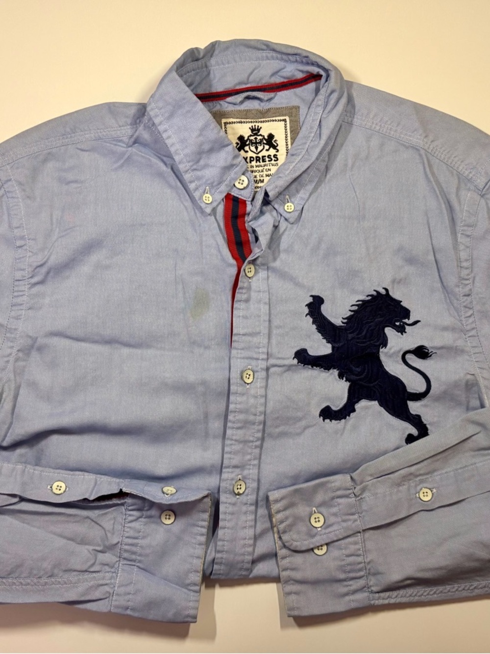 Express Men’s Light‎ Blue Button‑Up Shirt • Embroidered Lion Crest • Size M